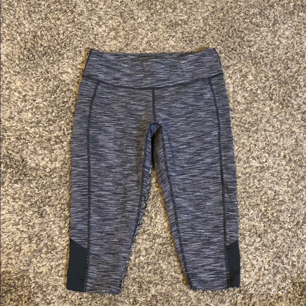 Lucy athletic capris size medium 16 in inseam